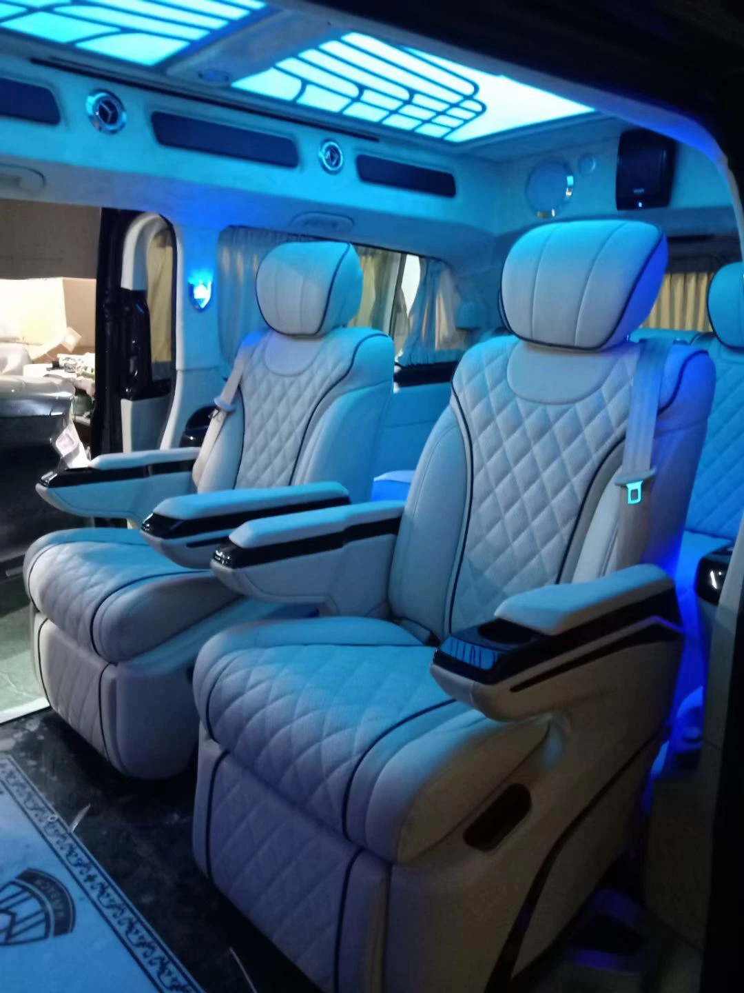Wat zijn de normen voor het aanpassen van het auto-interieur?
