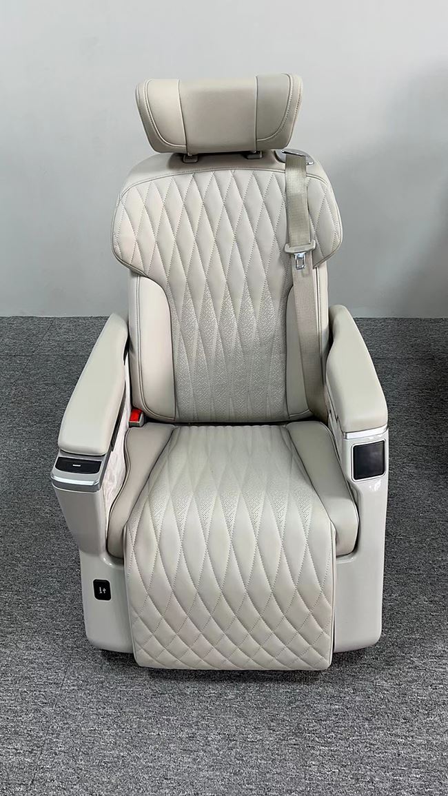 Luxe stoelen op de middelste rij in wit nappaleder voor MPV-modellen