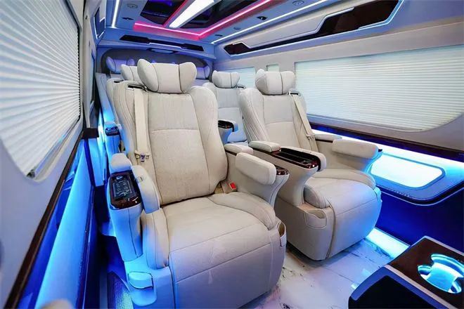 Interieurupgrades voor Toyota Hiace met negen zitplaatsen, inclusief stoelen,...