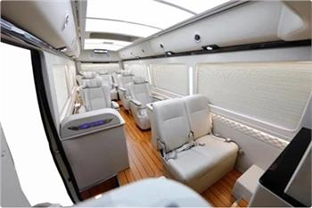 De Toyota Coaster uit 2023 heeft een ingebouwde KTV plus dezelfde luchtstoel ...
