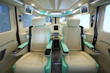 4 stoelen van luchtvaartkwaliteit, 3 schermen! Hofulo zakenauto
