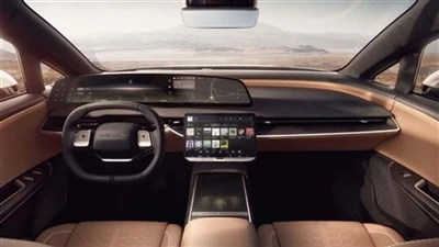 Fishing Guy Extatische Tesla Lokale oude rivaal Heldere nieuwe auto uitgebracht