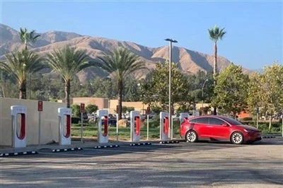 Tesla heeft nieuwe trucs bedacht om toeslagen in rekening te brengen tijdens ...